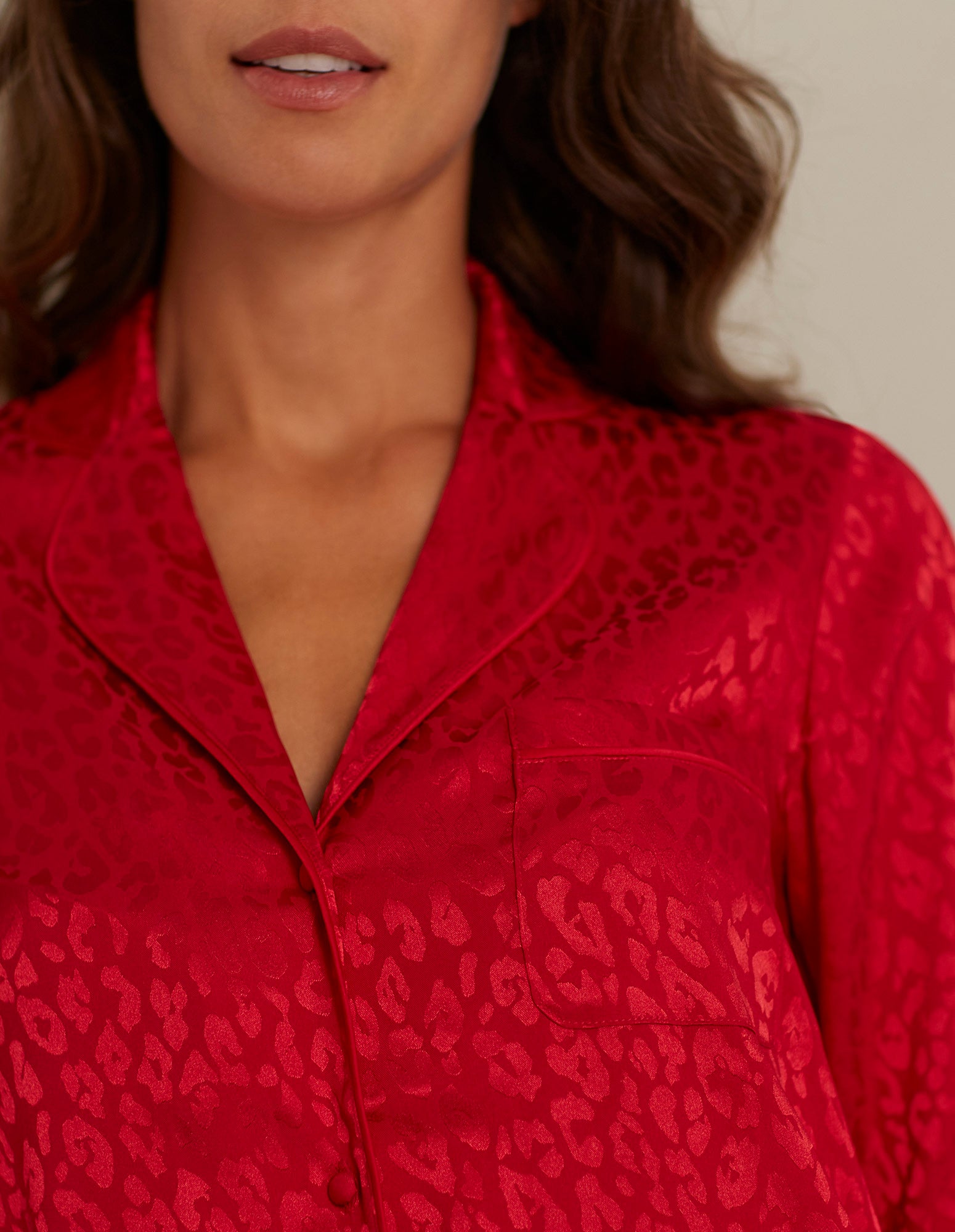 Red Leopard Woman Long-sleeve nightshirt